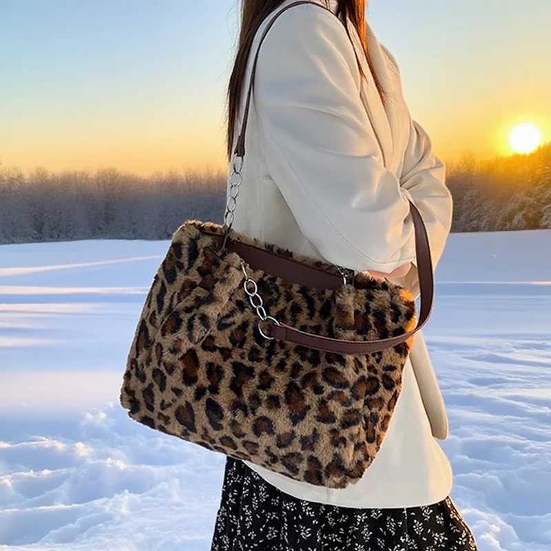 Plush Shoulder Underarm Handbag Women Leopard Tote Bags Lady Luxury Fluffy Shoulder Bag Chain Large Capacity Commuter Handle Bag Z250923
