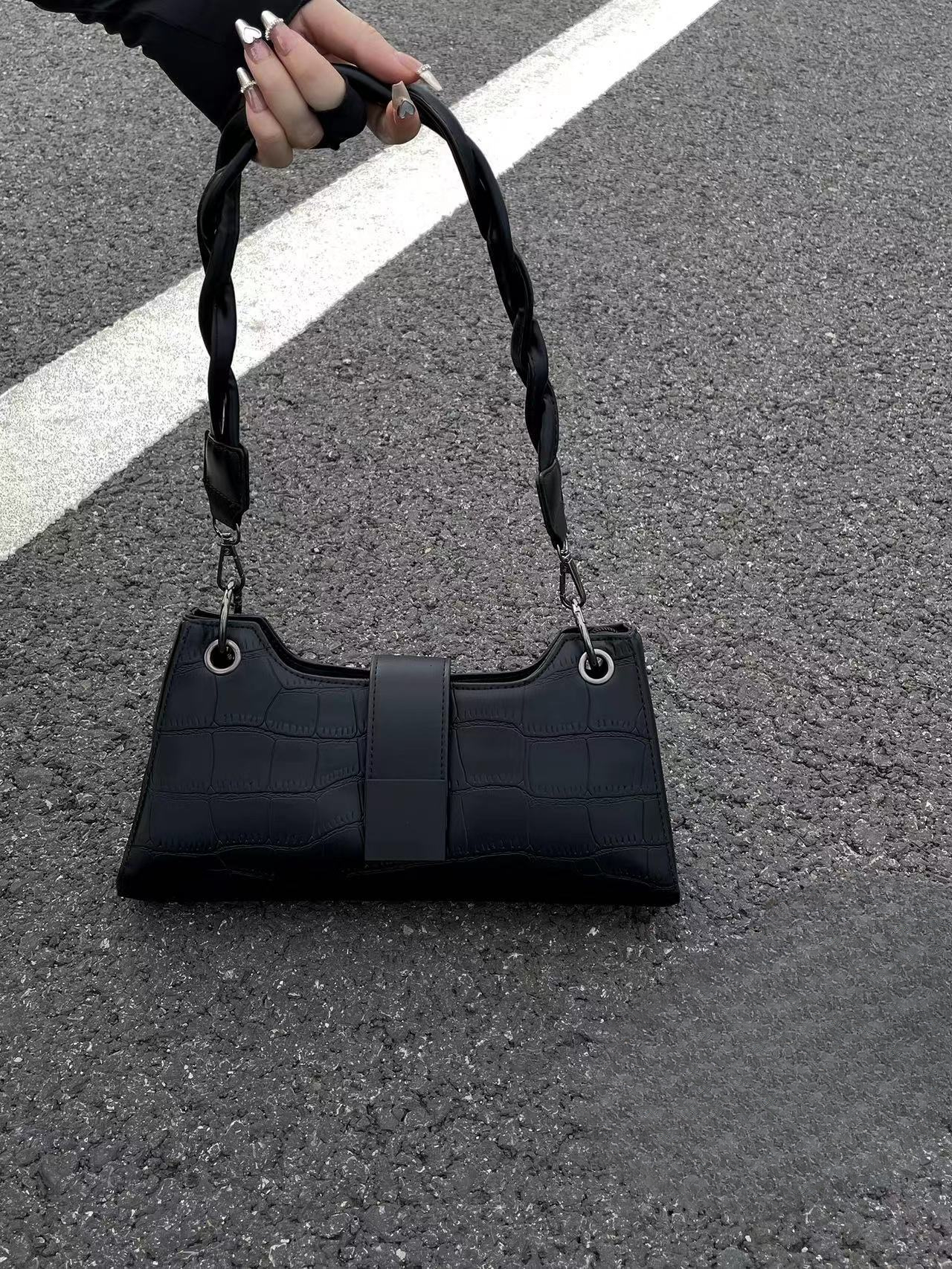 2025 autumn and winter new armpit bag trend simple clean style niche design light bag luxury retro design fashionable shoulder bag designer bag