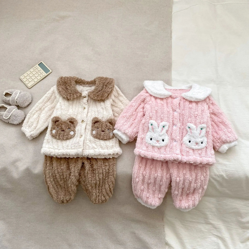 Winter Childrens and Girls Cartoon Pajama Set with Velvet Warmth Baby Girls Family Clothing Childrens Two Piece Pajama Set 241118