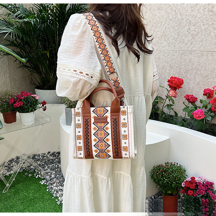 2025 Autumn/Winter New Trendy Design Bohemian Style Light Luxury Retro clean Canvas Design Large bag Capacity Handbag Designer Bag