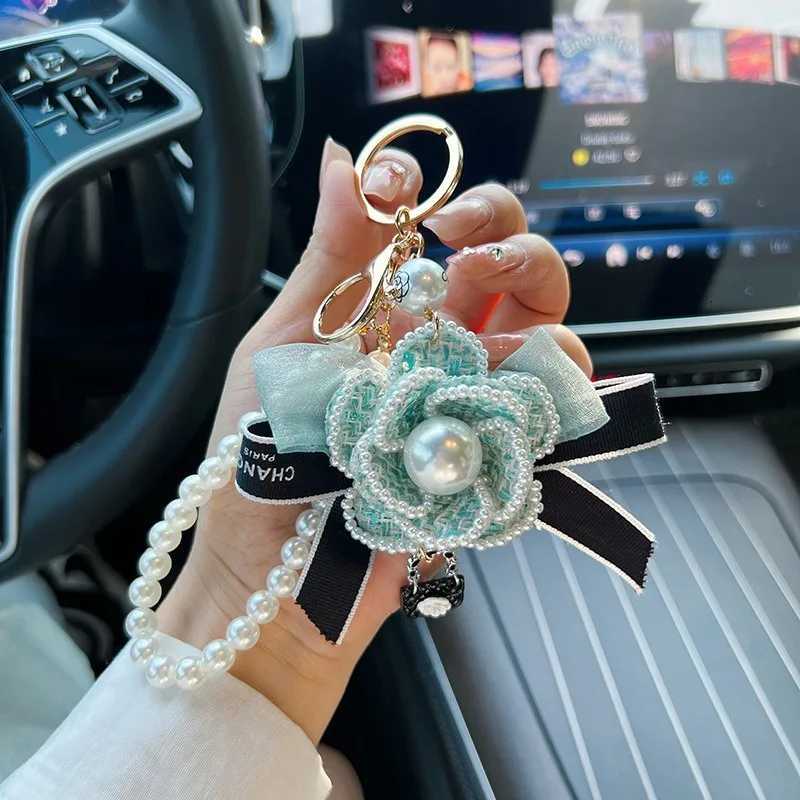 Fashion Creative Camellia Bow Bag Pendant Keychain Fashion Pearl Chain Korean Car Keychain Womens Circle D250925
