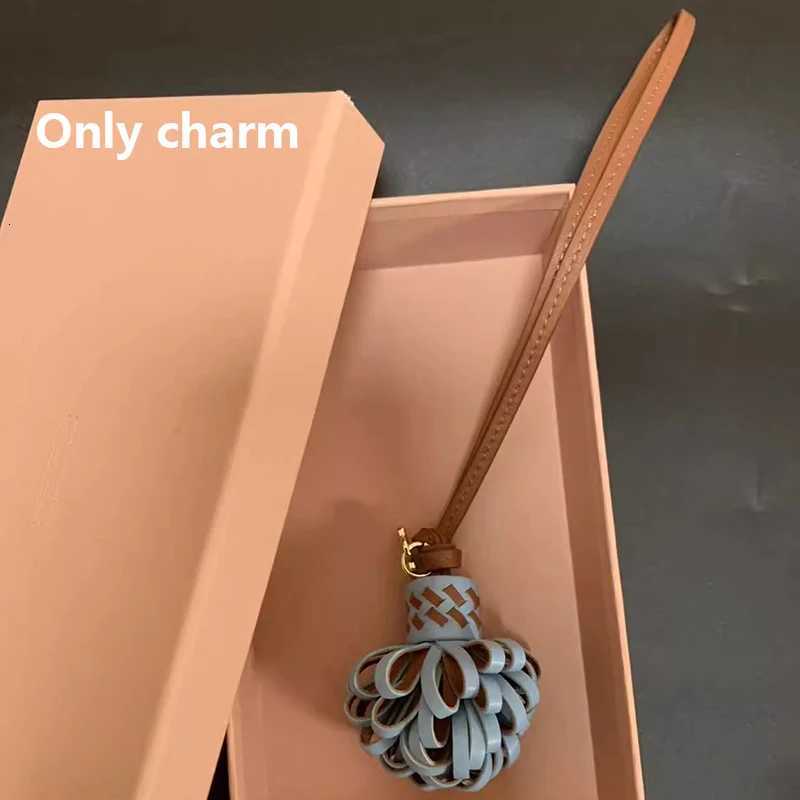 Tassel wer bag charm for wens bag handmade genuine leather fashion highend leather keychain bag accories Y250925x