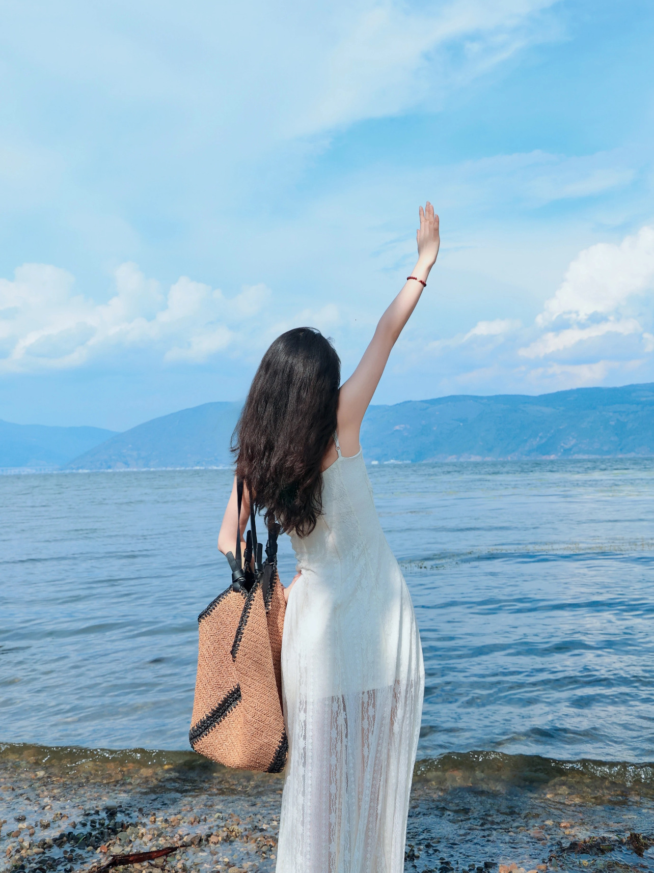 2025 Autumn/Winter New Fashionable Lazy bag Weaving Minimalist Large Capacity Beach Handheld Straw Bag Women's Shoulder Bag Designer Bag