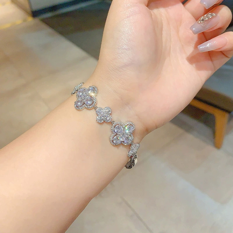 Zircon clover diamond charm women lucky light party shiny jewelry plated silver bracelet moissanite zl175 H260202