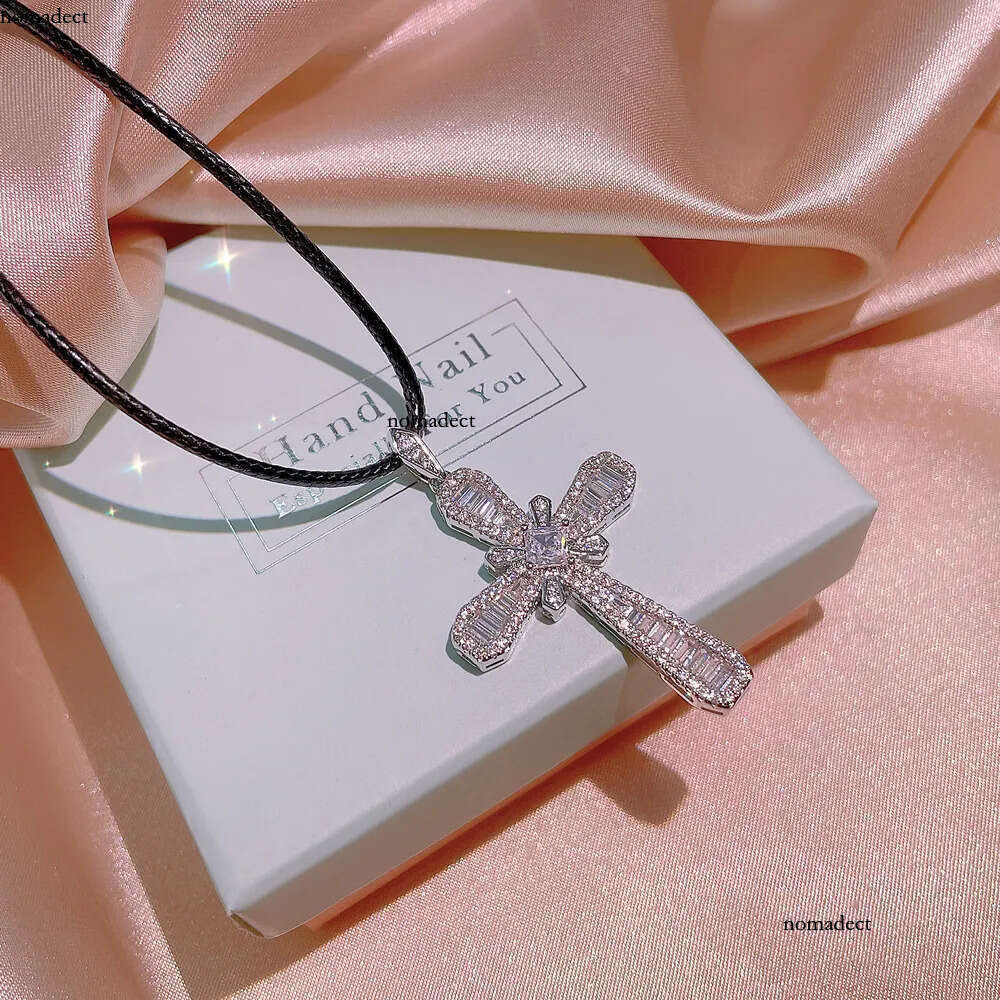 Iced Out Cross Pendant Mens Hip Hop Necklace Jewelry Womens Vintage Sweater Chain Necklaces a2