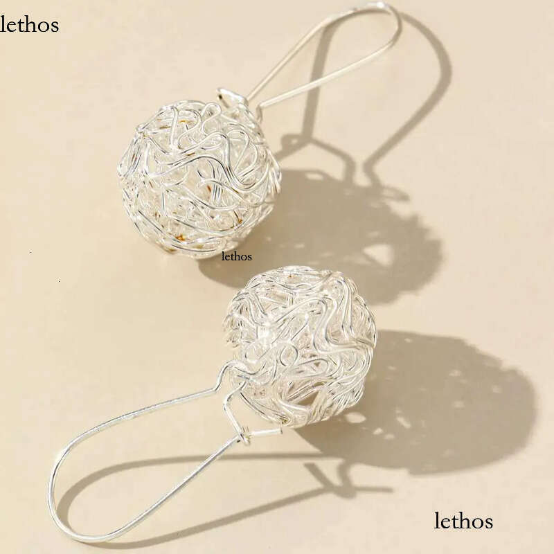 Korean Style Hollow Ball Pendant Stud Earrings for Women Vintage Party Jewelry Wholesale Sweet Friend Gift Aretes Brincos e6