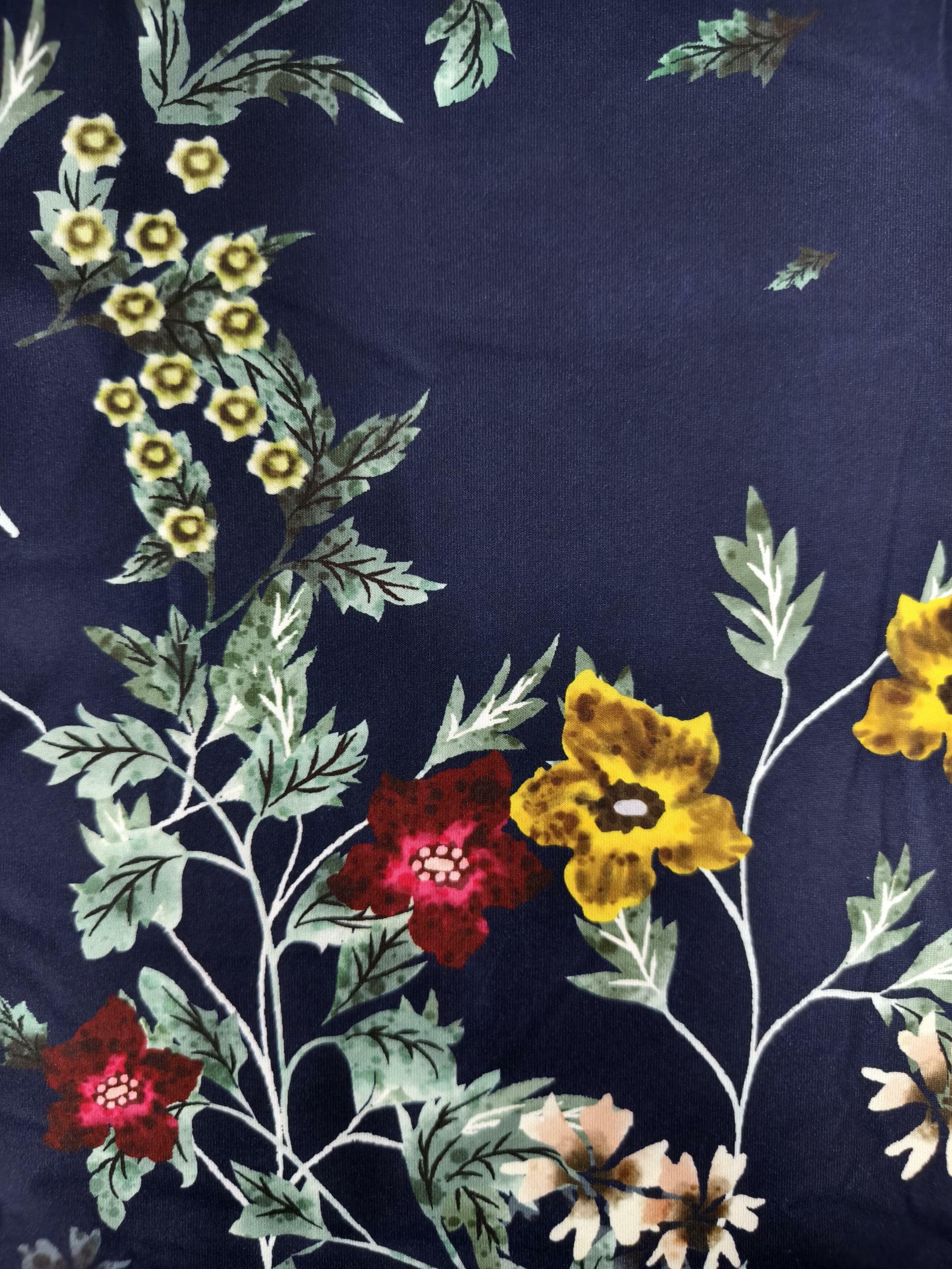 Soft Fabric Embroidered Bloomers: Comfortable Loose-Fitting V-neck Tee-CF43371