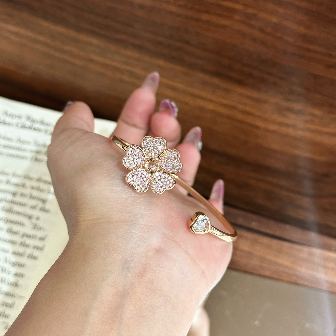 Same Style Light Exquisite Full Dia Four-Leaf Clover Bracelet for Women Elegant Versatile High-End Large Flower Bangle