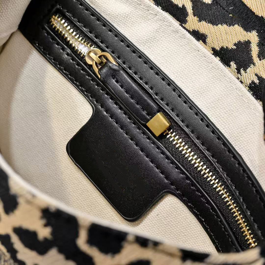 High Quality Luxury ladys Fashion Waist Bag classics Wide shoulder strap Crossbody Handbags Women Leopard print Handbag Womens Luxurys Brands Shoulder Bags