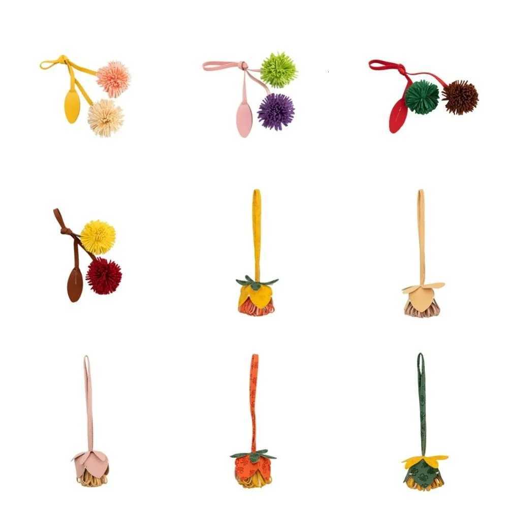 Korean Style PU Leather wer Pendant Handmade Bag Accories Leather wer Keychain Exquisite Chrysanthemum Y250925a