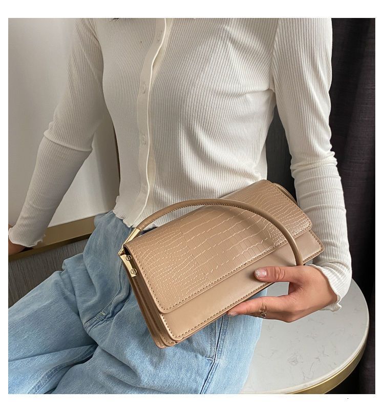 2025 autumn and winter new Hong Kong style clean retro niche bag design women's armpit bag light luxury elegant versatile women's shoulder b