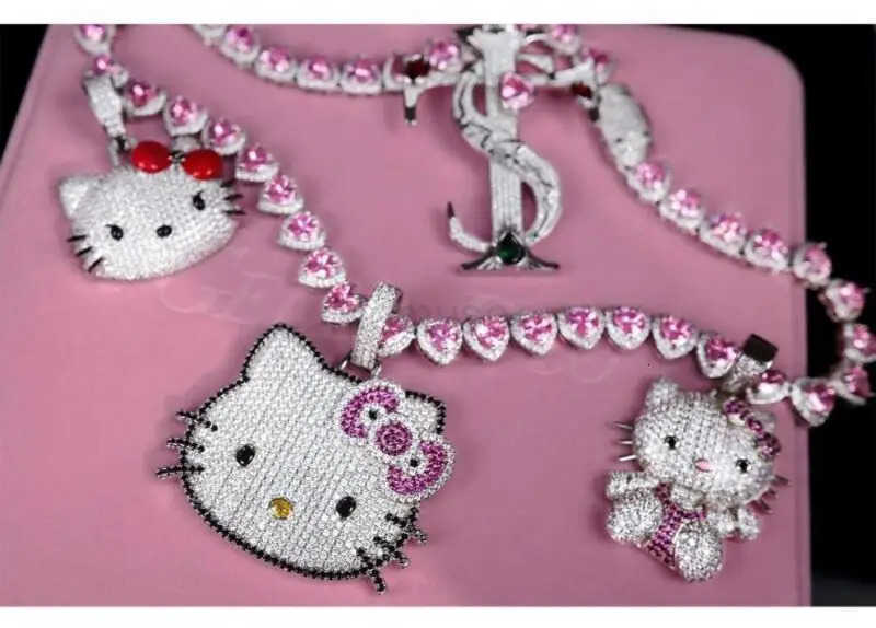 Sanrio Hello Kitty Full Diamond Pendant Light Luxury Necklace Niche Design Collarbone Chain Couple Cuban Chain Gifts Shiny Decoration H251106