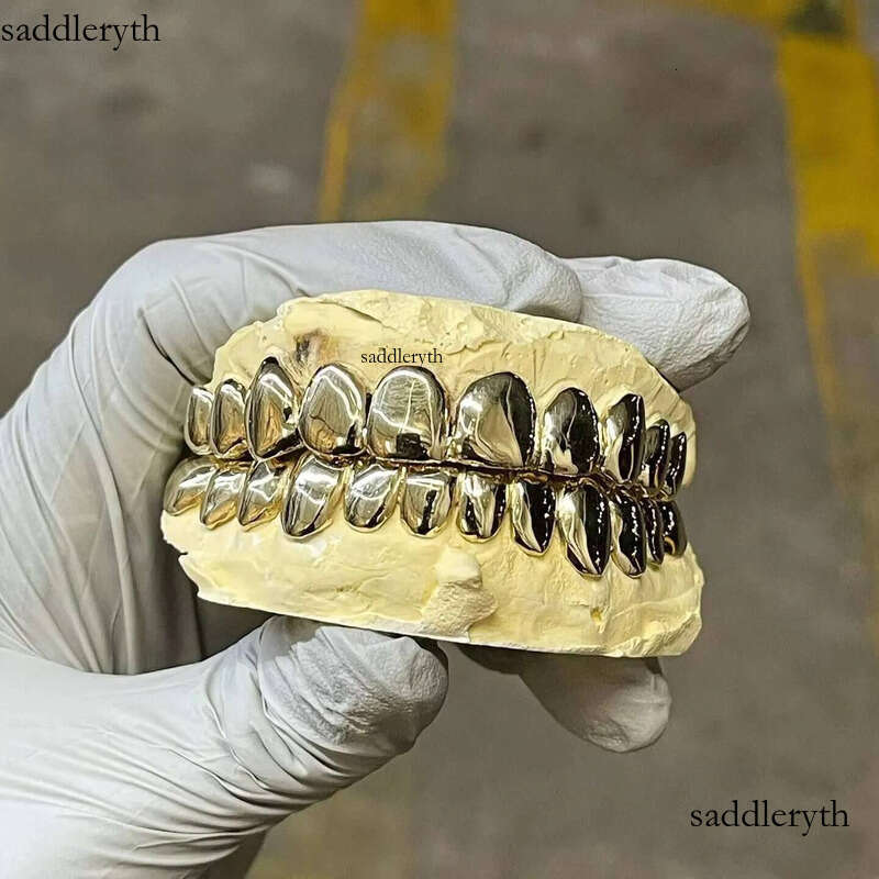 2025 New Unisize Wholesale Mens Hip Hop Gold Teeth Sier Top & Bottom Iced Out Grillz Dental Moissanite Grill be