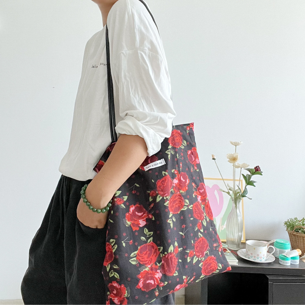 2025 Autumn/Winter New bag Style Black Rose Vacation Style Shoulder Bag Simple Retro Design Canvas Bag Large Capacity Designer Bag