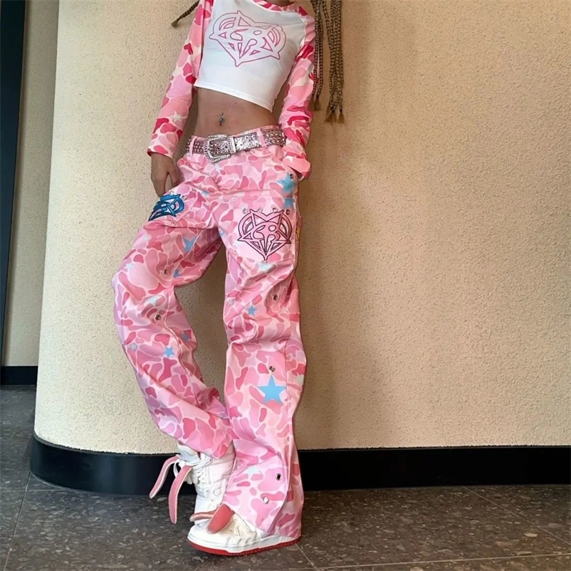 European And American Fashion Pink Camouflage Embroidered Straight Jeans Women Men Y2K Street Hip Hop Wide Leg Pants 240717