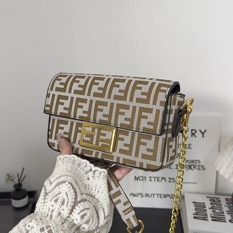New Cross-border Trade Shoulder Bag Retro Crossbody Bag Designer Bag Women's Bag Versatile Baguette Bag Crossbody Luxury Bag Small Square Bag