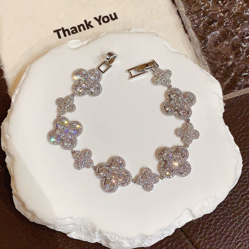 Zircon clover diamond charm women lucky light party shiny jewelry plated silver bracelet moissanite zl175 H260202