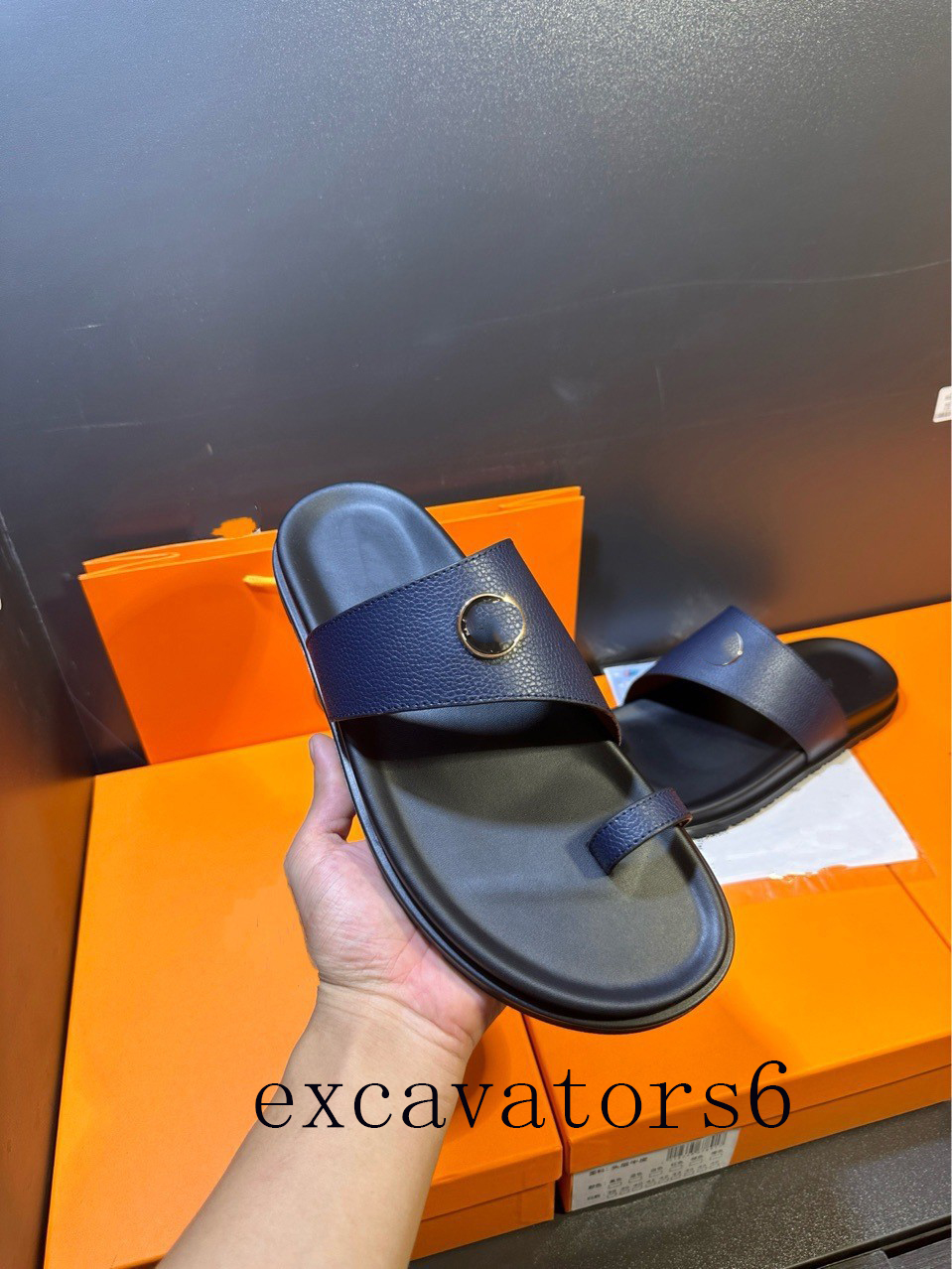 25ss top Designer men slippers European station Foreign trade new European and American 2025 Spring/Summer hook-toe fashionable and comfortable beach shoes