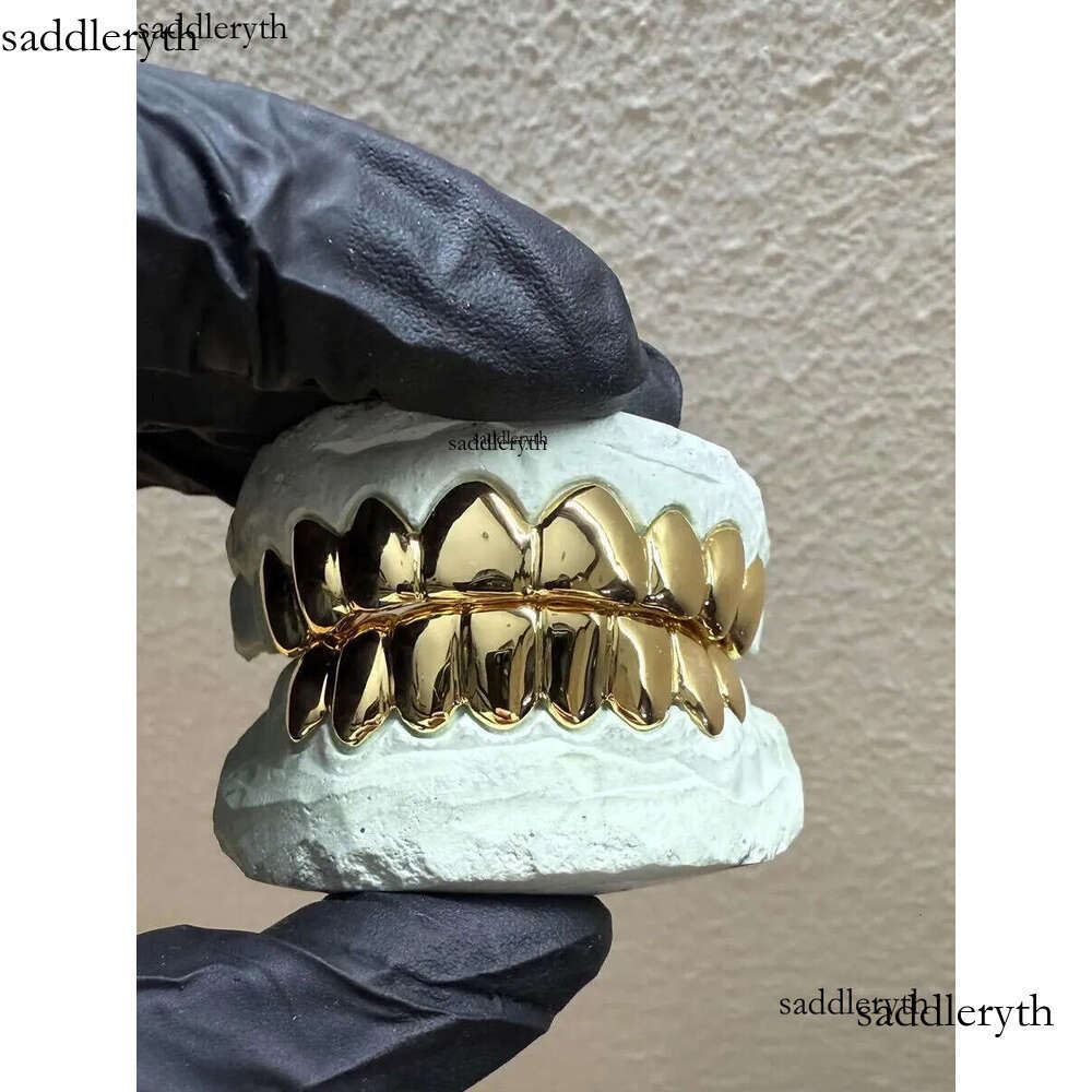 2025 New Unisize Wholesale Mens Hip Hop Gold Teeth Sier Top & Bottom Iced Out Grillz Dental Moissanite Grill dc
