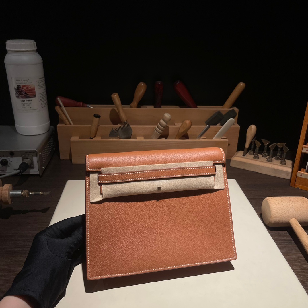 Dancing bag backpack designers luxury handbag 22cm leather bag shoulder bag green grey Small Brown Luxury Bag Hand stitched designer bag handbag high quality