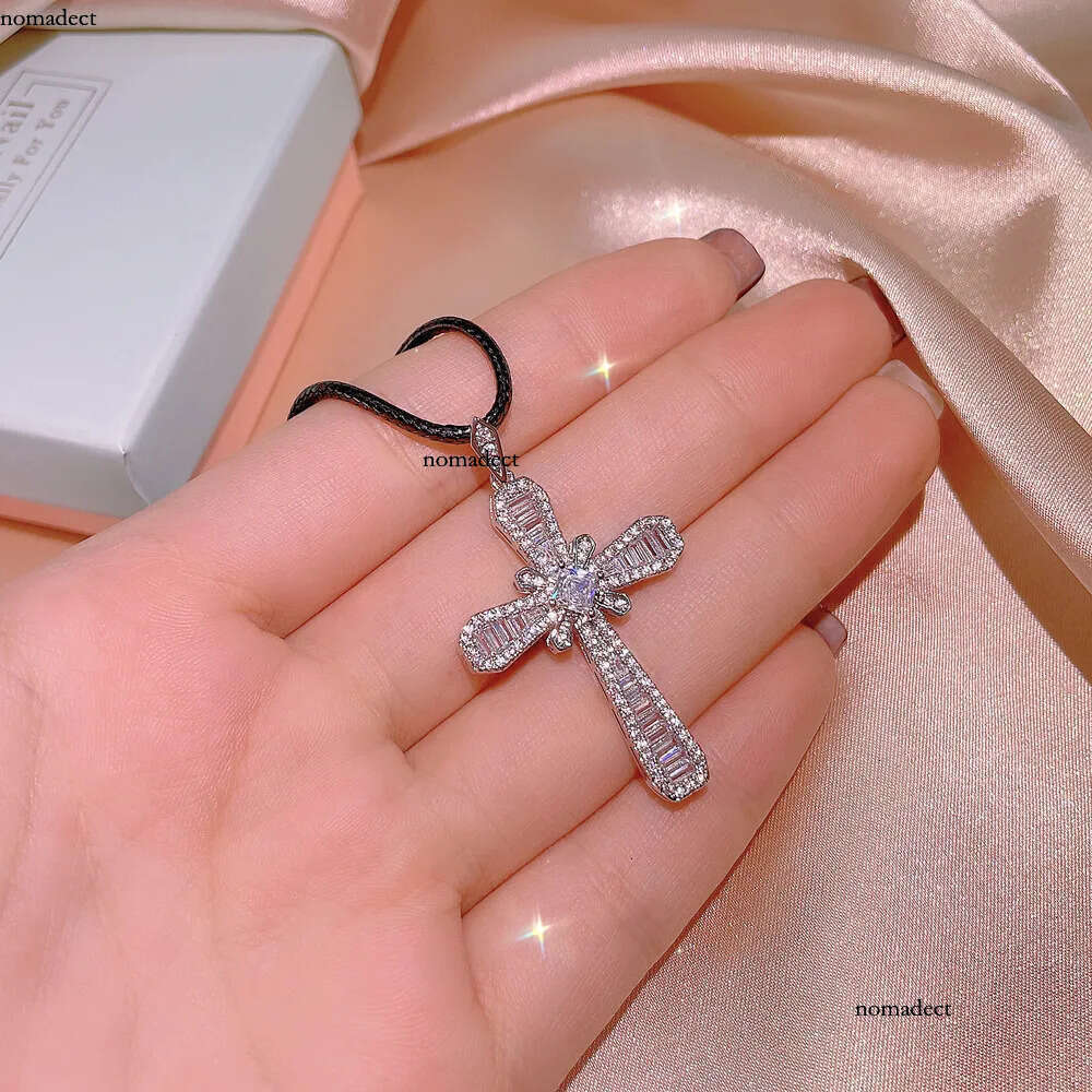 Iced Out Cross Pendant Mens Hip Hop Necklace Jewelry Womens Vintage Sweater Chain Necklaces a2