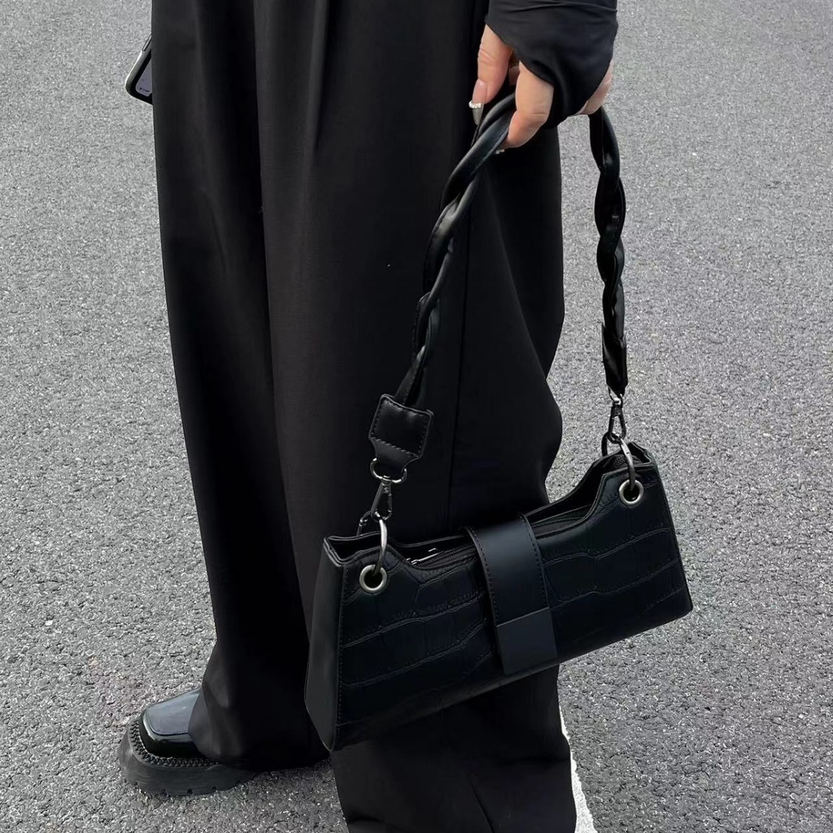 2025 autumn and winter new armpit bag trend simple clean style niche design light bag luxury retro design fashionable shoulder bag designer bag