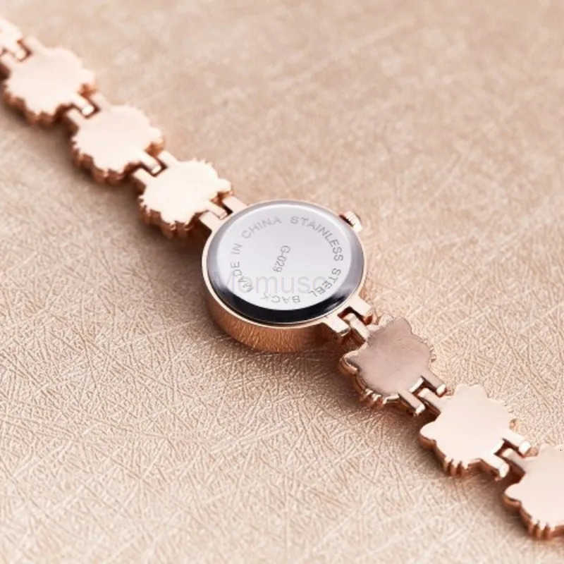 Sanrio New Kitty Fashion Watch Kawaii Cute Temperament Children Bracelet Steel Band Watch Ladie Student Electronic Quartz Watch L250925