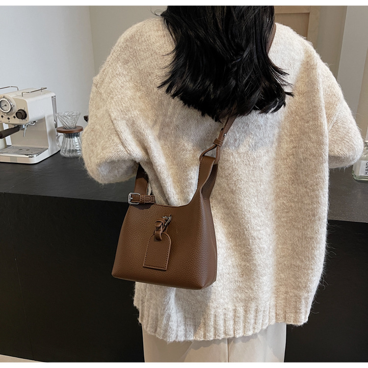 2025 autumn and winter bag new French retro style women's fashionable and elegant bucket bag niche design women's shoulder bag designer bag