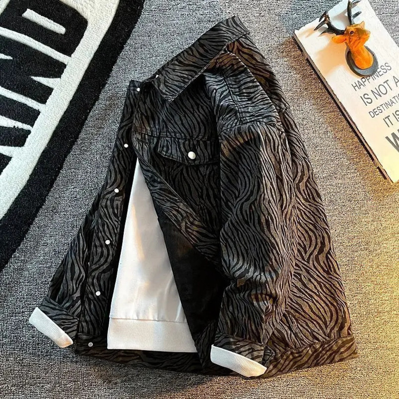 Mens denim jacket with black stripes autumn mens Jean Coats buttons Korean clothing oversized clothing fashionable and elegant denim L G 240906