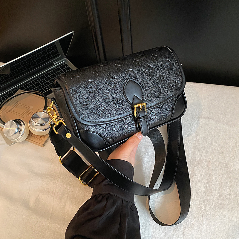 Designer bag free shipping New Printed Underarm Bag Fashionable Retro Trendy Commuter Small Square Bag for woman