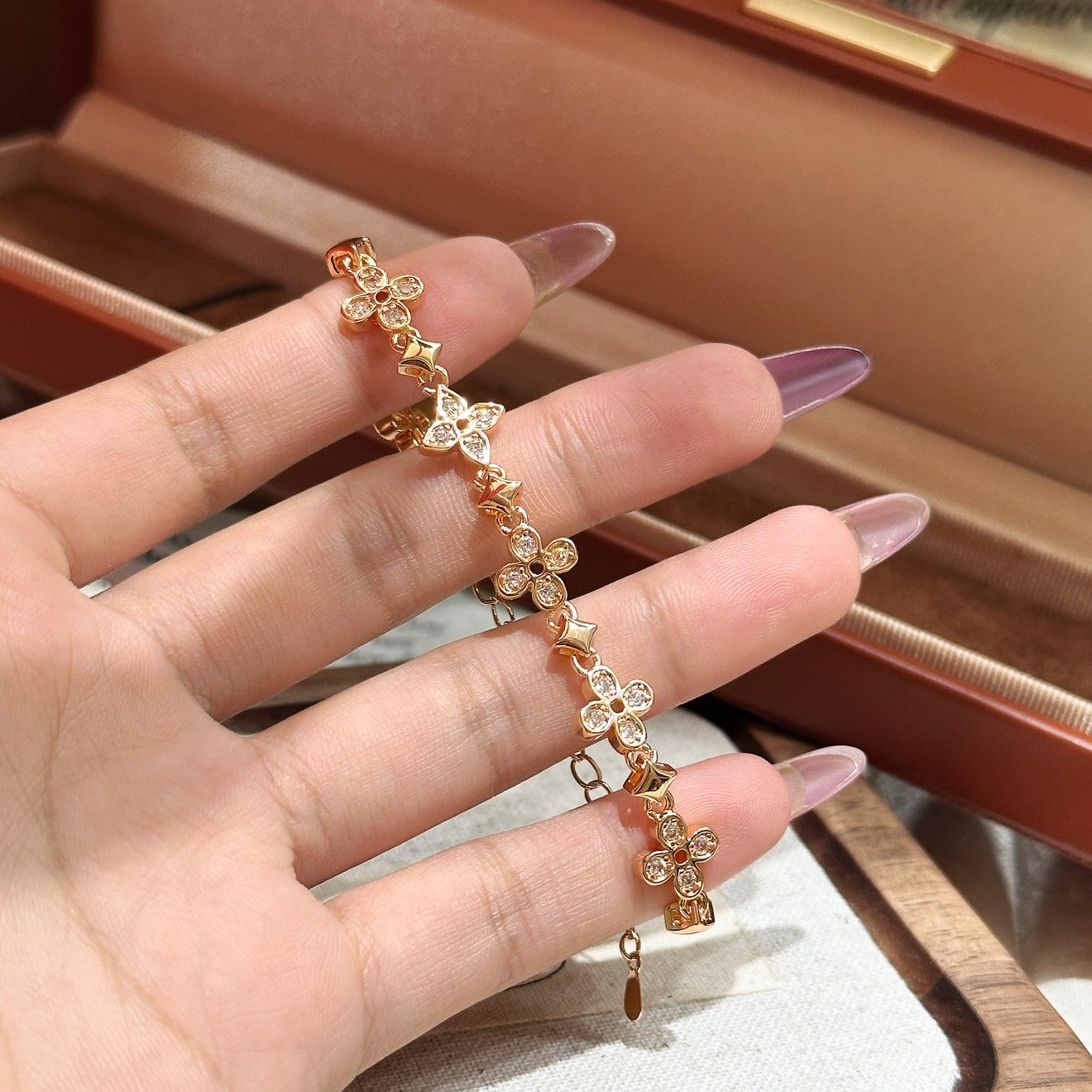 Fashion Exquisite Flower Star Niche Versatile High-End Bracelet for Women - view 5