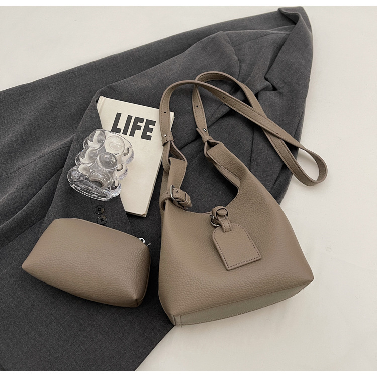 2025 autumn and winter bag new French retro style women's fashionable and elegant bucket bag niche design women's shoulder bag designer bag