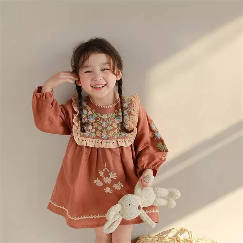Spring Autumn Girls Dresses Kids Hollow Lace Embroidered Dress Children Vintage Clothing Toddler Girls Princess Dress for 1-7Y 241111