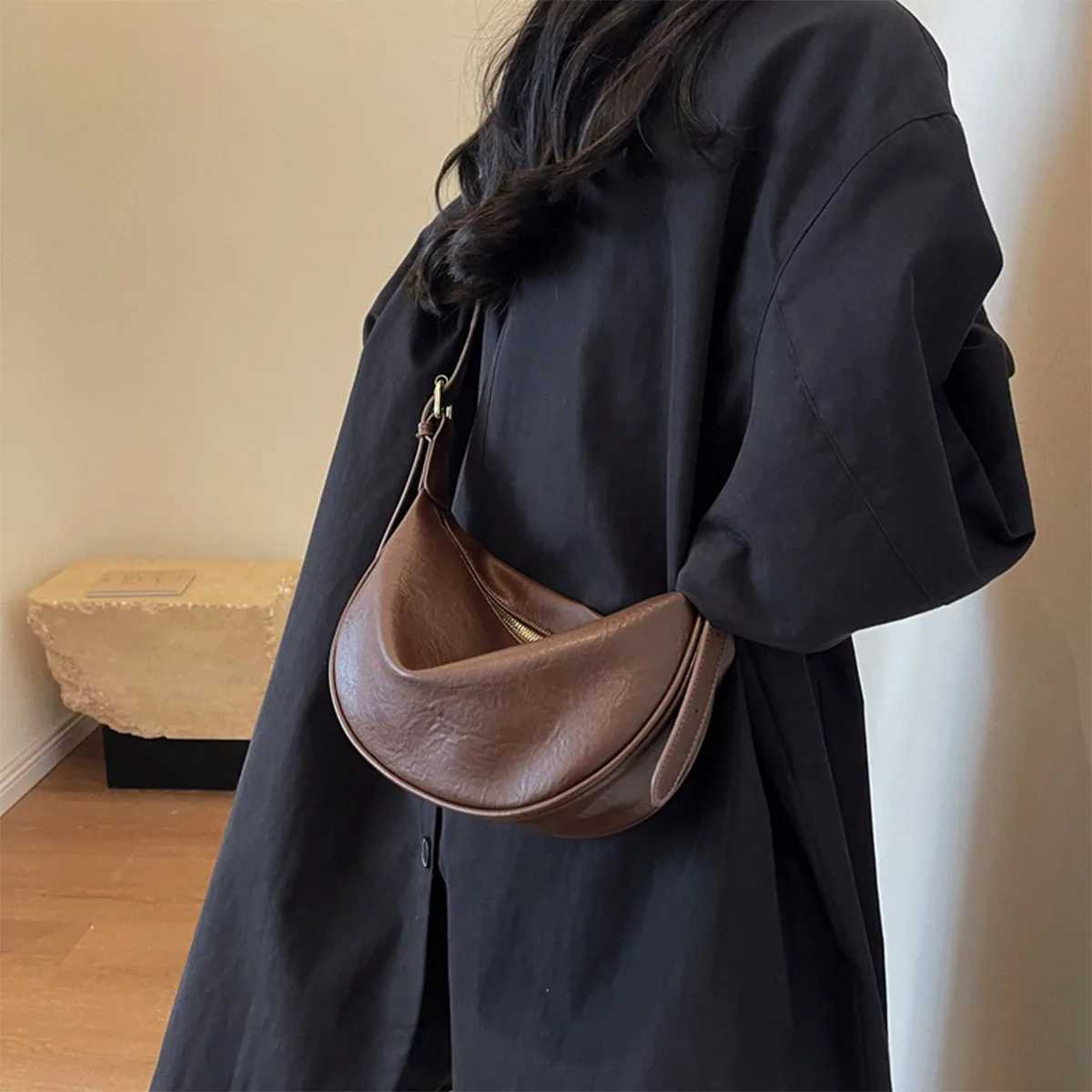 Shoulder Bag for Women Crossbody Bag Womens Lightweight Hobo Bag Vintage Leather Crescent Bag Solid Color PU Leather Dumpling Z250918