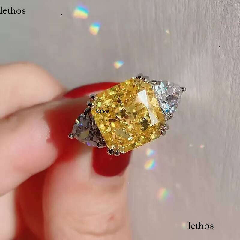 DHCollections Stylish Metal Finger Ring for Her Size 5-9 Jewellery Gift 99