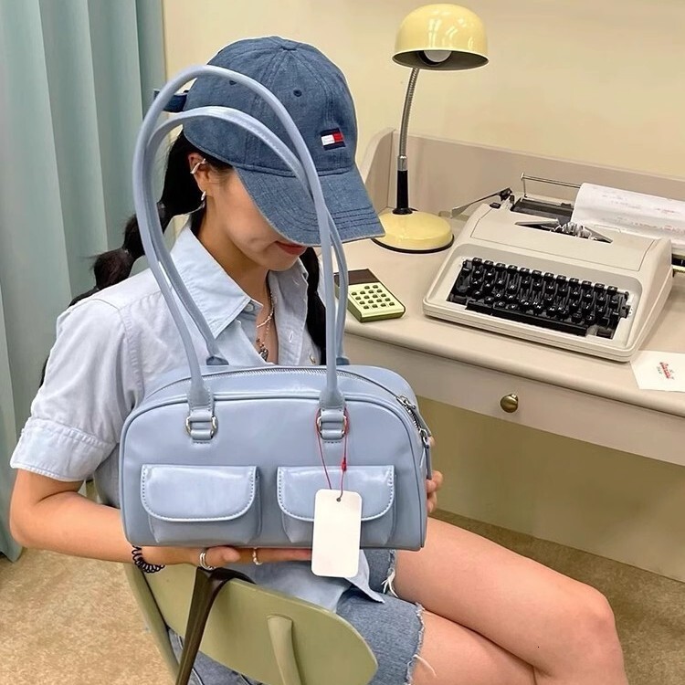 bag Autumn/Winter 2025 New Korean clean style Oil Wax Leather Bowling Bag Women's Underarm Bag Light Luxury Retro Style Handbag Designer Bag