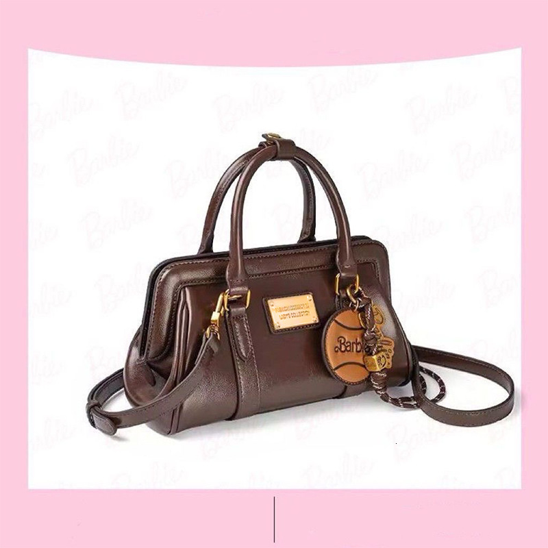 French style hand-held bowling bag trend light luxury style 2025 autumn and winter new item bag niche retro design women's shoulder bag designer 