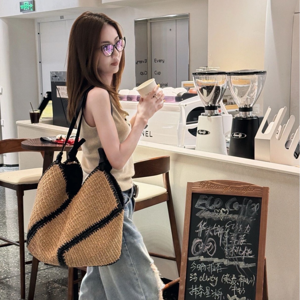 2025 Autumn/Winter New Fashionable Lazy bag Weaving Minimalist Large Capacity Beach Handheld Straw Bag Women's Shoulder Bag Designer Bag