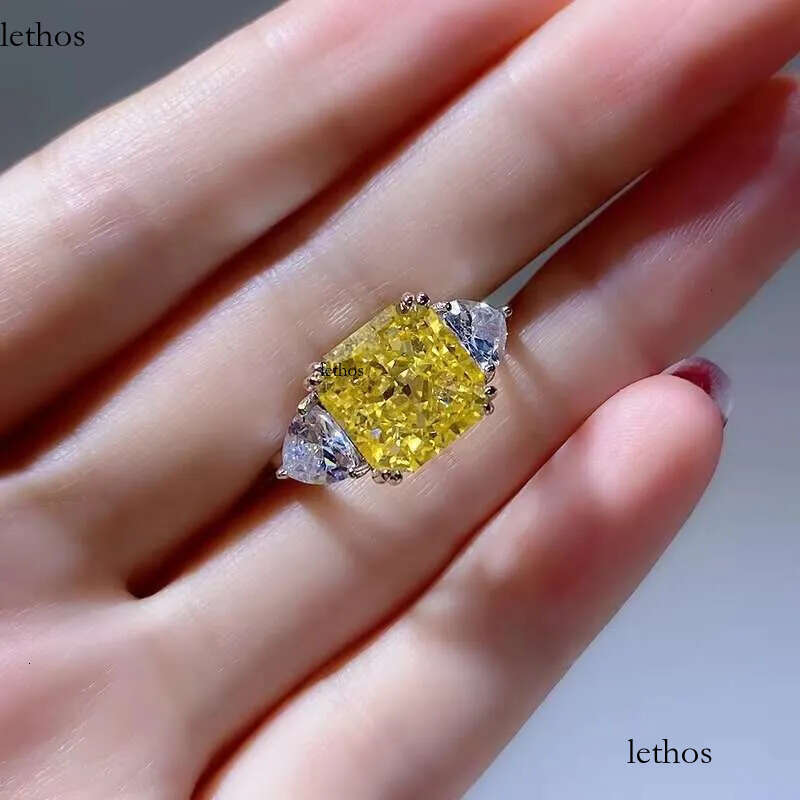 DHCollections Stylish Metal Finger Ring for Her Size 5-9 Jewellery Gift 99