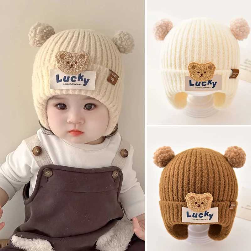 Cute Bear Baby Ear Protection Hat Winter Warm Newborn Pullover Cap Plush Ball Infant Knitted Woolen Hats 612Month Kids Beanie L250925ACA0