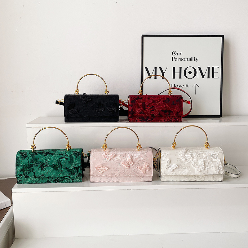 2025 autumn and winter new Chinese style handbag bag niche design butterfly love flower light luxury elegant fashion chain handbag designer bag