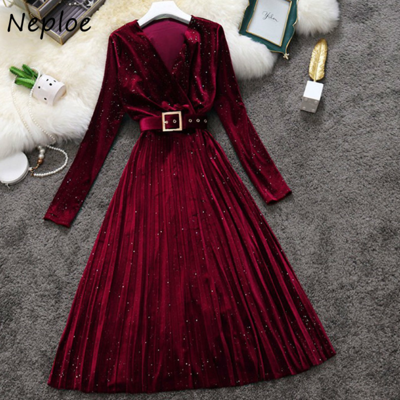 Neploe Elegant Chic Sequined Gold Velvet Pleated Dresses Women New Cross V-neck Vestidos Autumn Ball Gown Dress With Belt 210422