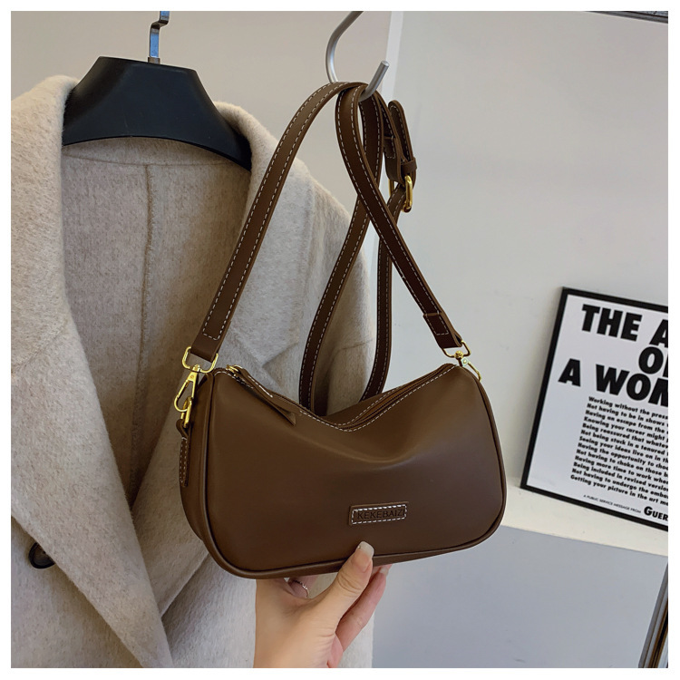 clean 2025 autumn and winter new French style handbag fashion niche design versatile trend women's bag shoulder bag retro designer bag