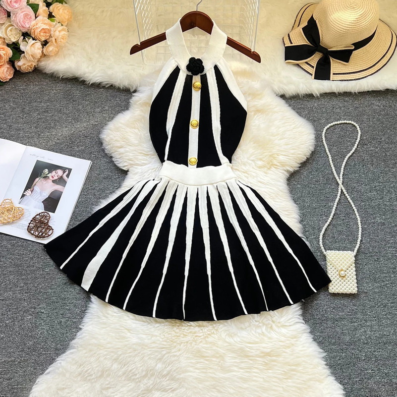 YuooMuoo fashionable and sexy strapless knitted dress for women elegant white and black patch work ultra-thin waist pleated party dress 250427