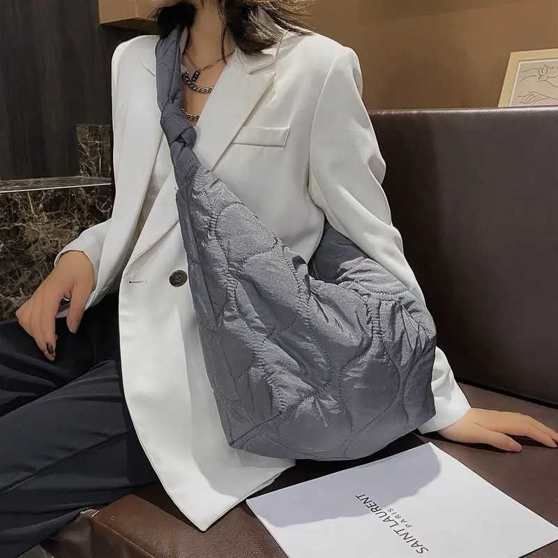 2021 Winter New Women Shoulder Bags Down Feather Padded Big Crossbody Hobo Bag Cotton Leather Female Large Capacity Shopper Tote Z250918