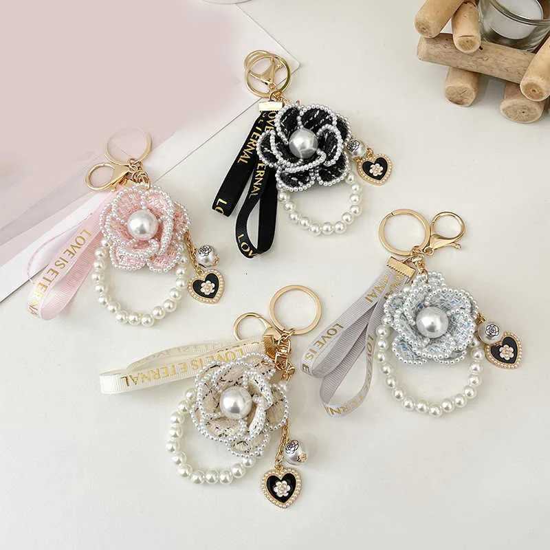 Fashion Korean Style Pearl Camellia Car Keychain Metal Key Ring Accessories Women Handbag Pendant Decoration Holiday Gifts D250925
