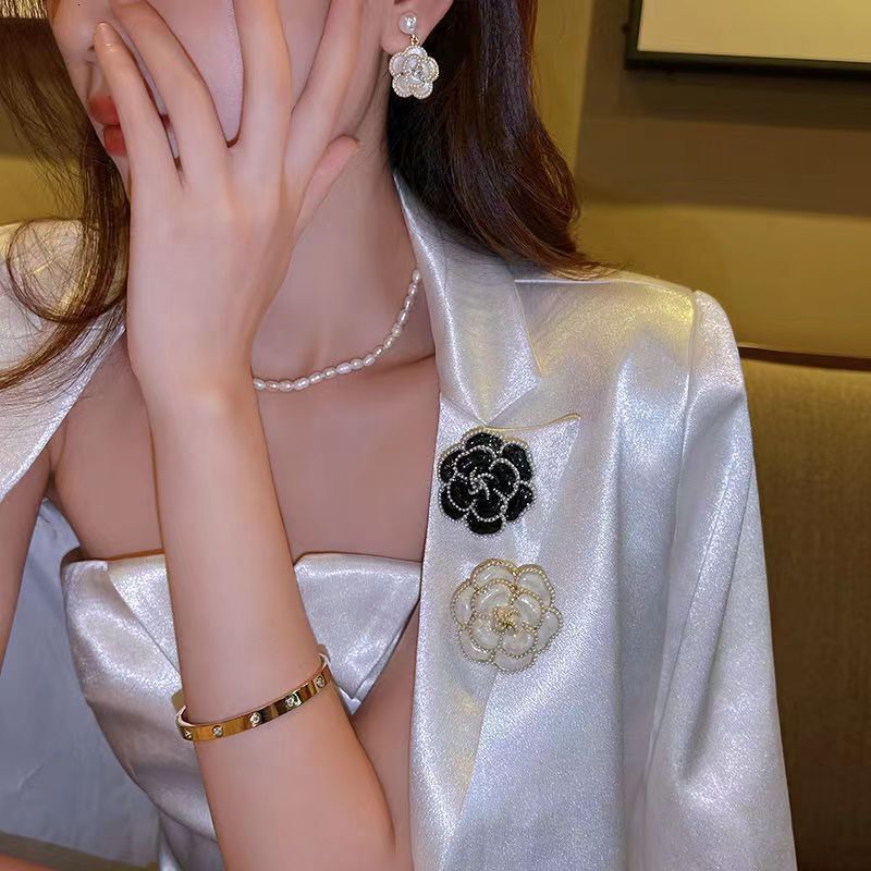 brooches designer french style camellia versatile clothing accessory brooch autumn winter new highend sweater pin