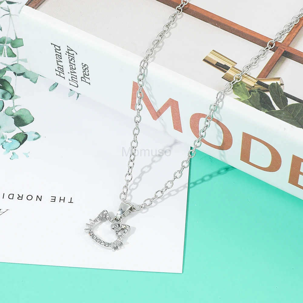 Sanrio Hello Kitty Pendant Necklace Girls Jewelry Cute Clavicle Chain Fashion Womens Rhinestone Necklace Gift L250925