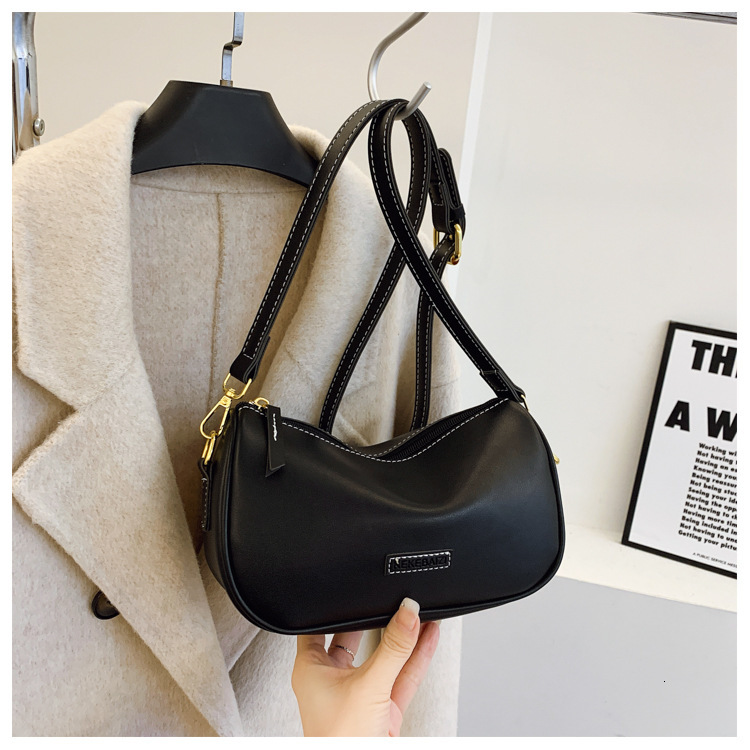 clean 2025 autumn and winter new French style handbag fashion niche design versatile trend women's bag shoulder bag retro designer bag