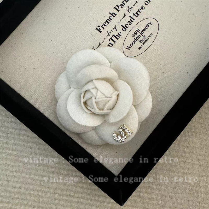 brooches designer style 5word camellia french autumn winter Ink gray elegant socialite temperament brooch highend feel